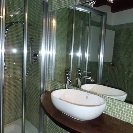 Appartamento Attic In The Center Of